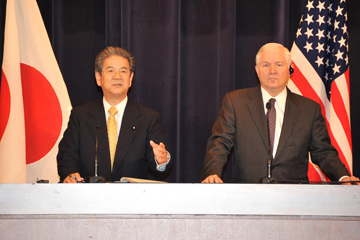 北澤防衛大臣とゲーツ国防長官