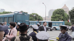 警察のバスが次々と来て国会議事堂前は封鎖された