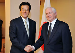岡田外務大臣とゲーツ国防長官